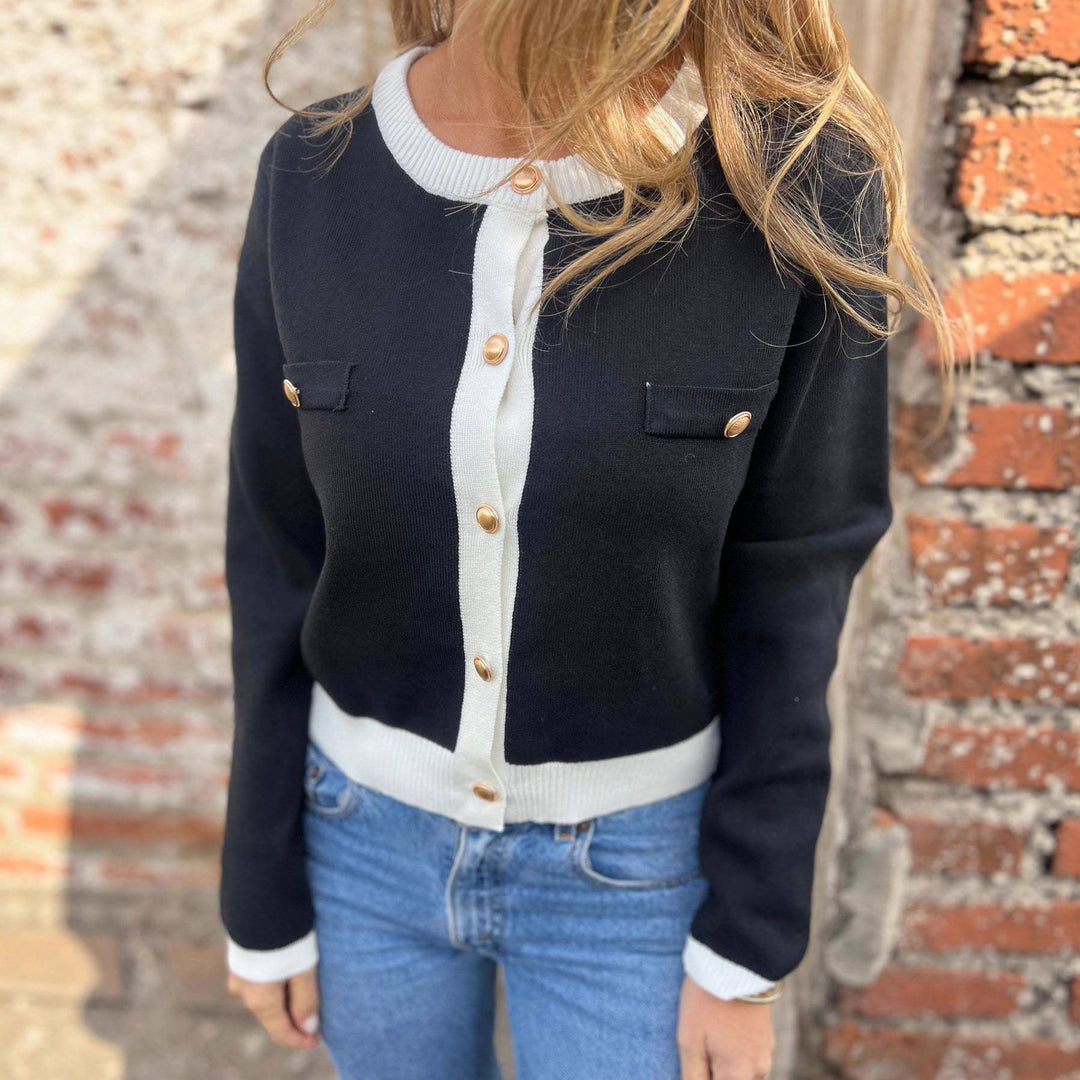 Damer fashionable cardigan med tekstureret design og gyldne knapper Stilla