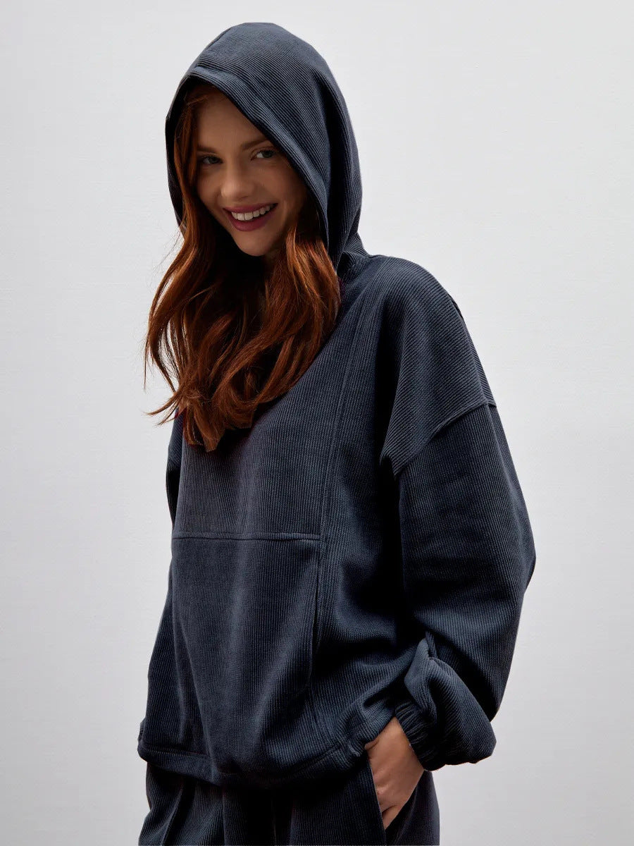 Kvinders sporty loungewear sæt med komfortabel hættejakke og elastiske bukser Skovae