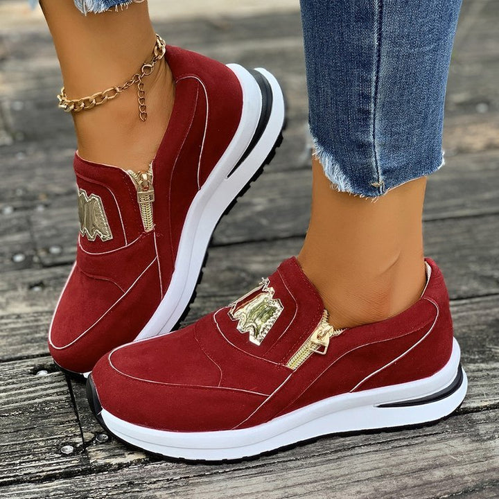 Dame Sportliche Slip-On Sneakers med stilfuld guldaccent og behageligt dæmpningssystem Stilla
