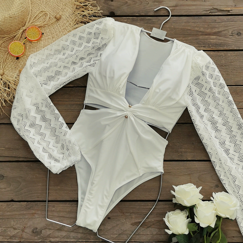 Dame one-piece badedragt med elegante spidse ærmer og raffineret indpakningsdesign Stilla