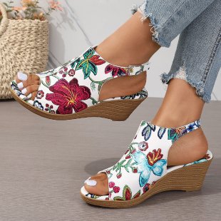 Dame sandaler med floralt spænde og kilehæl Stilla