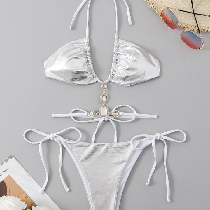Dame bikini med glitrende overdel og unikt smykkedetail Stilla