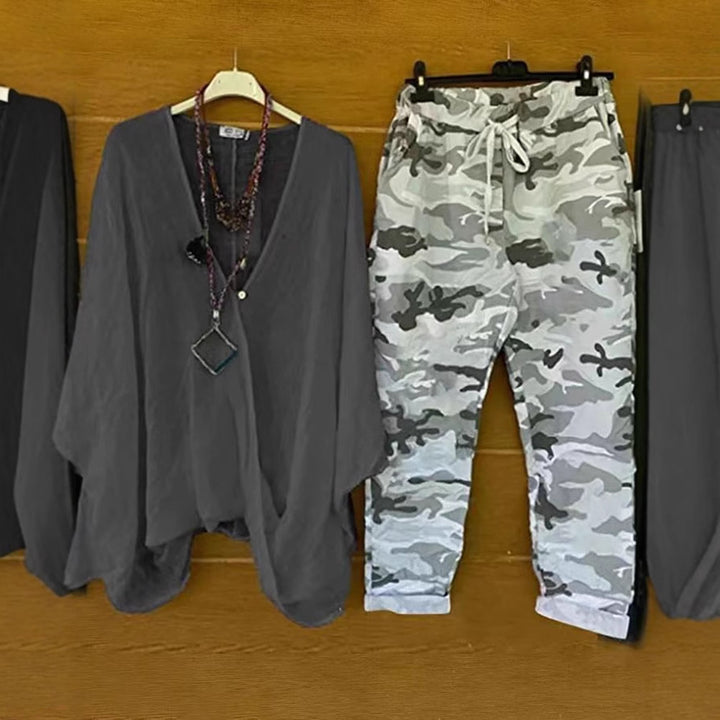 Dame nan to-delt outfit af flydende kimono-top og camouflage-joggingbukser Skovae