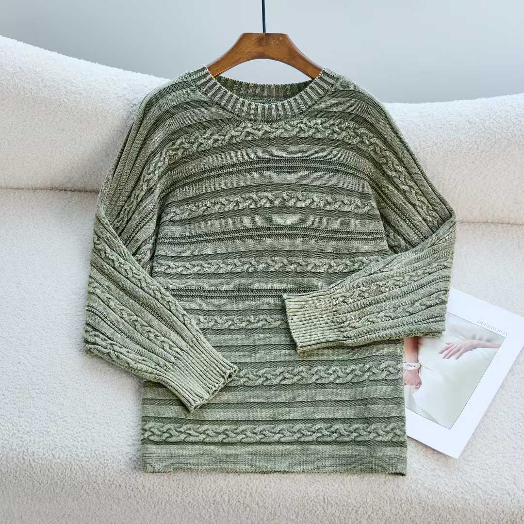 Damens strikket sweater med struktureret kabeldesign og moderne snit Stilla