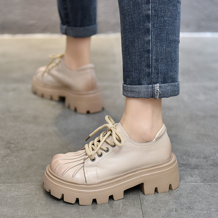 Dame Chunky Sneakers med innovativt rem-design og robust profil Stilla