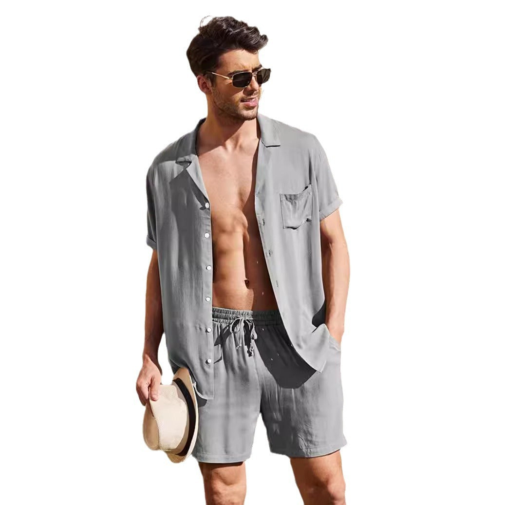 Herrer to-delt sommer-fritidsensemble med åbent reversskjorte og elastiske shorts Skovae