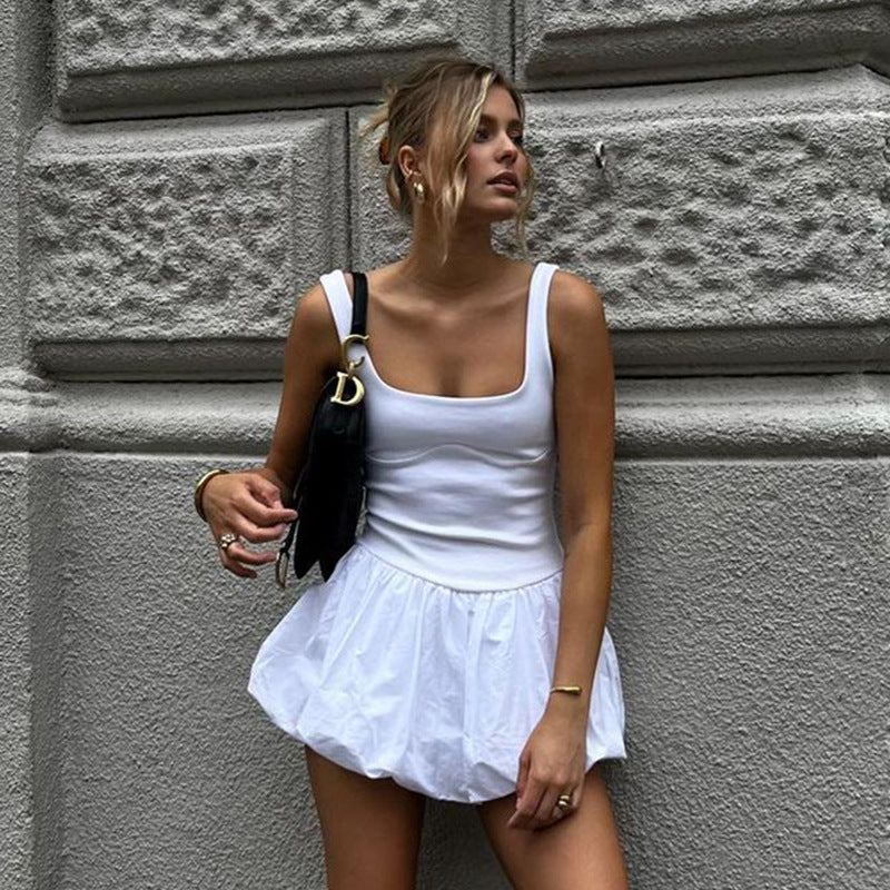 Dame fashionable kort kjole med bådudskæring og voluminøs skørt Skovae