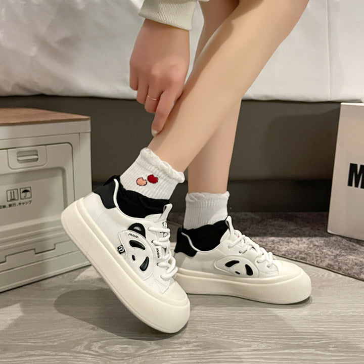 Dame sneakers med moderne design og innovativ sålekonstruktion Stilla