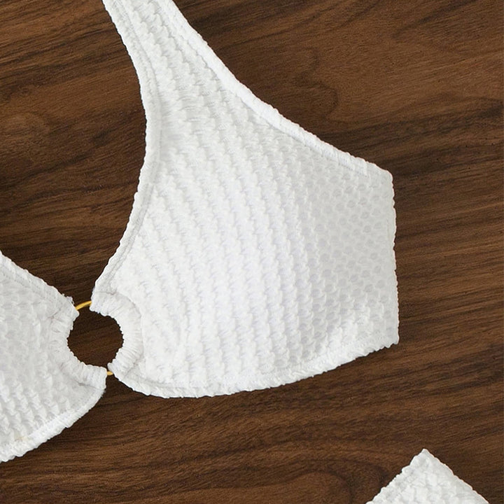 Dame triangel-bikini med raffineret ringdetalje og markant strukturdesign Skovae