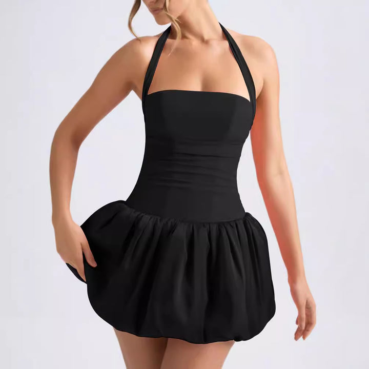 Damekjole med off-shoulder design og afslappet skørt Skovae