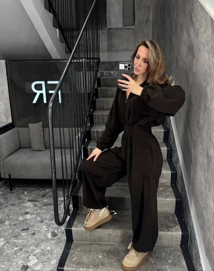 Kvinders fleece jumpsuit med høj krave og elastisk talje