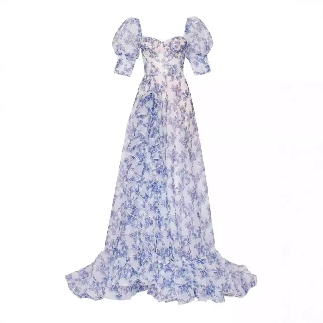 Dame bryllupskjole med off-shoulder design og voluminøse puffærmer. Stilla