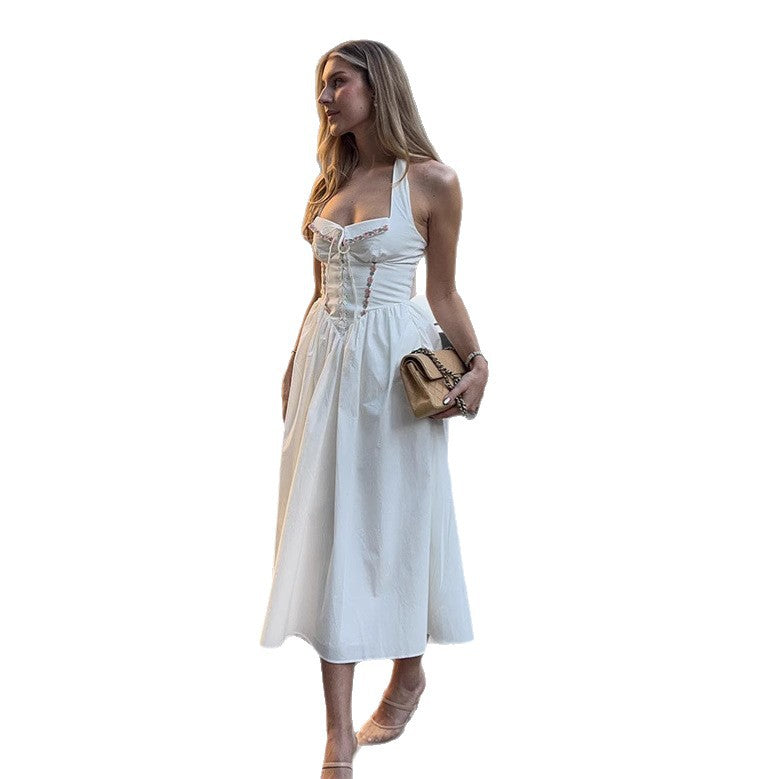 Dame bryllupskjole med off-shoulder design og flæsedetaljer Stilla