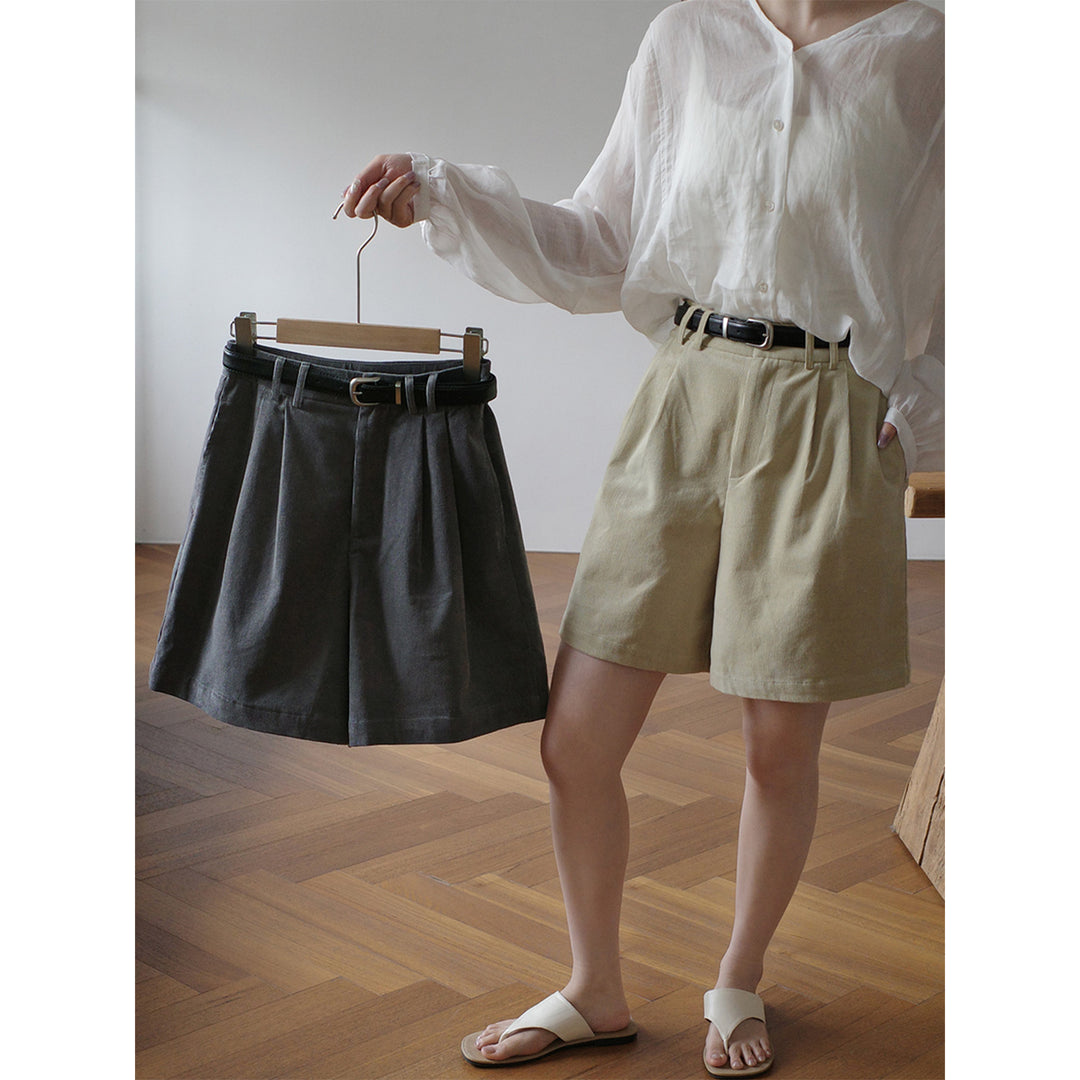 Dame løse shorts med elegant taljebælte og moderne plisser Stilla