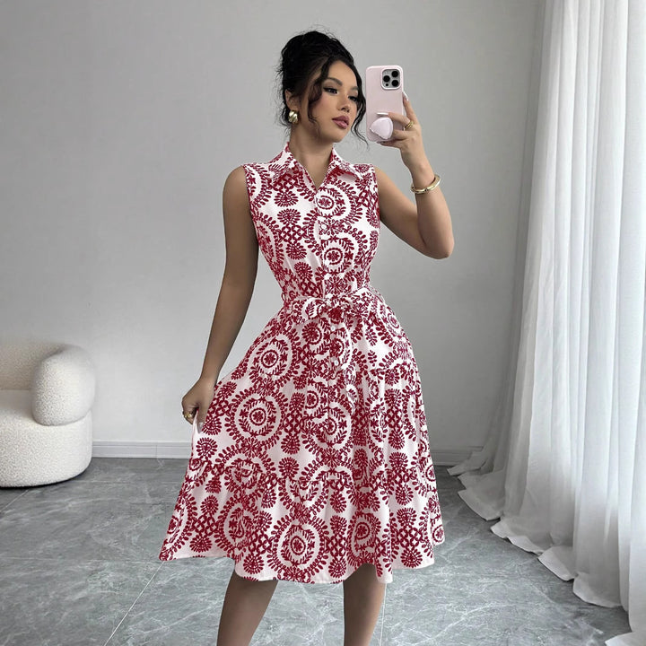 Dame sommerligt knælangt kjole med floral print og bånd Stilla