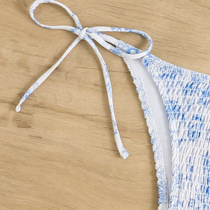 Dame triangel-bikini med justerbare snore og blikfang-ruffle Stilla