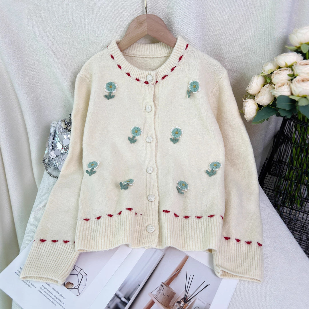 Dame cardigan med blomstret broderi design og knaplukning Stilla