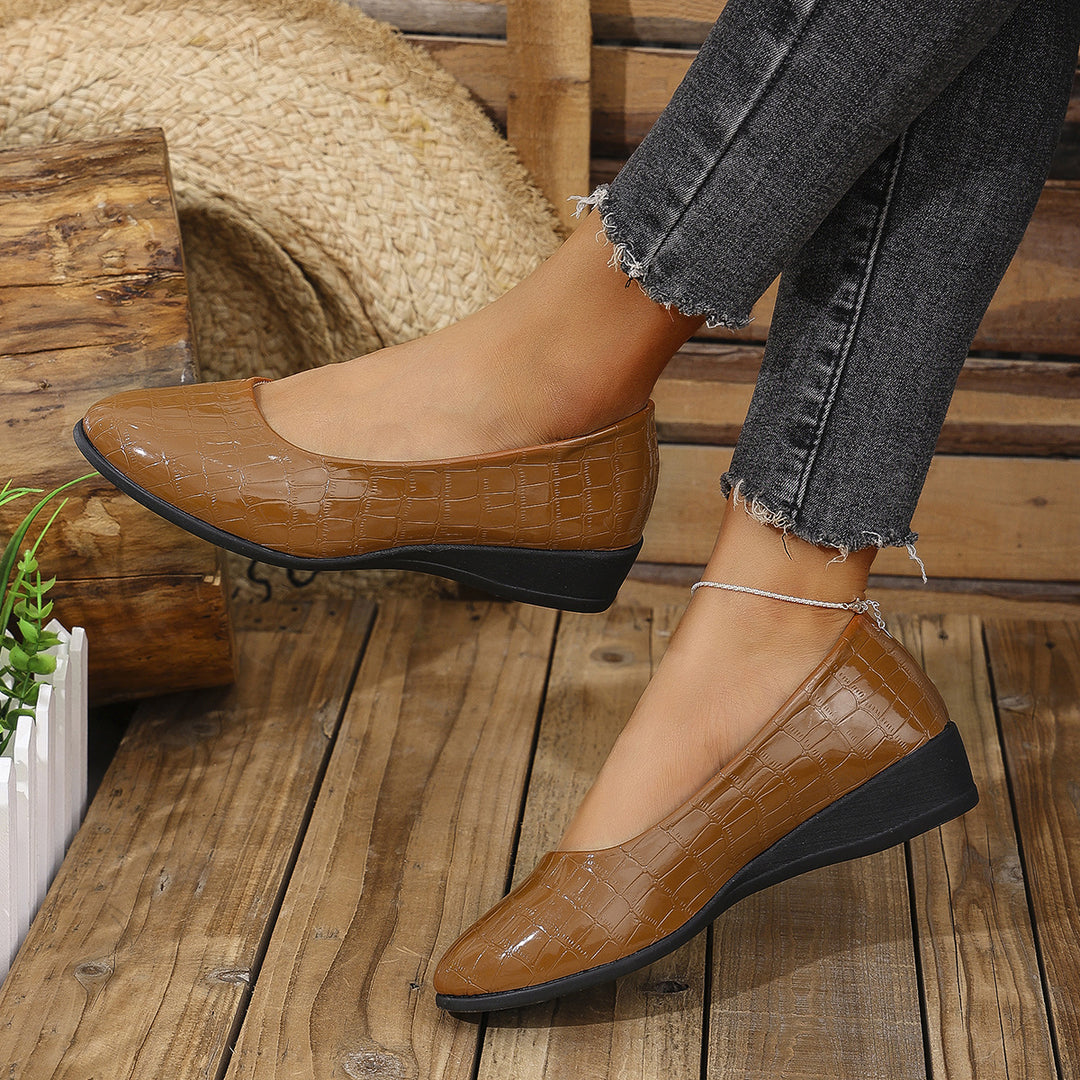 Dame Behagelige Wedge-Pantoletten med skinnende overflade Stilla