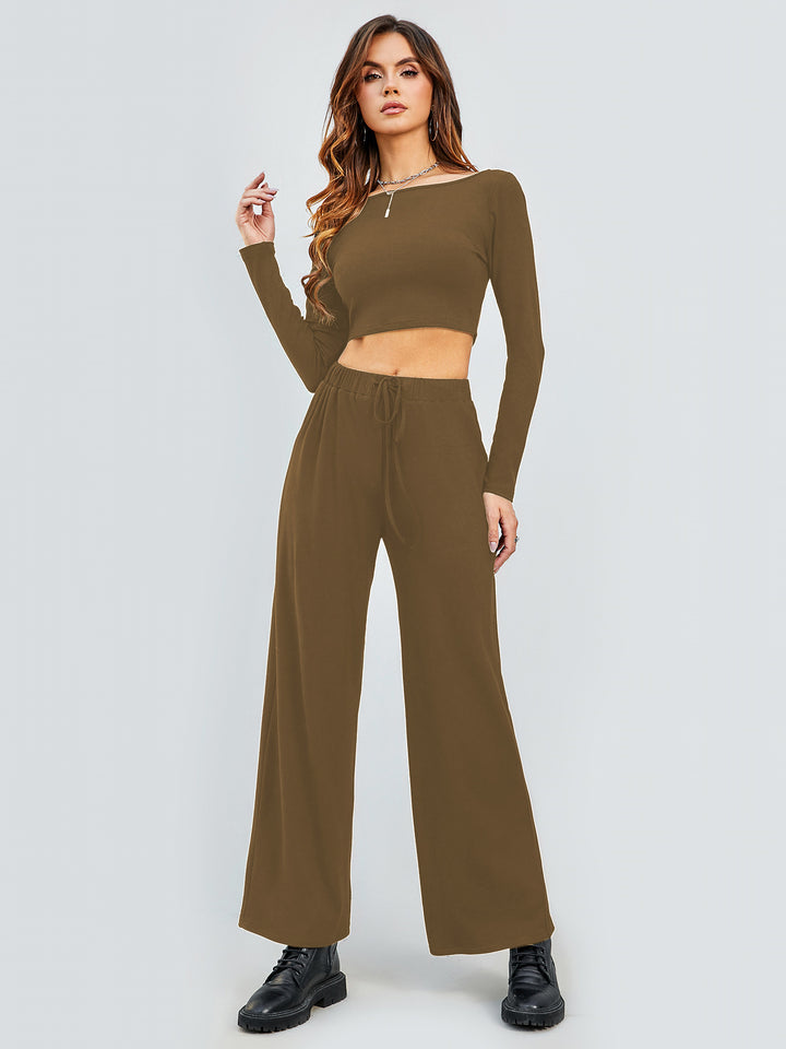 Dame afslappet to-delt sæt med cropped top og brede bukser Stilla