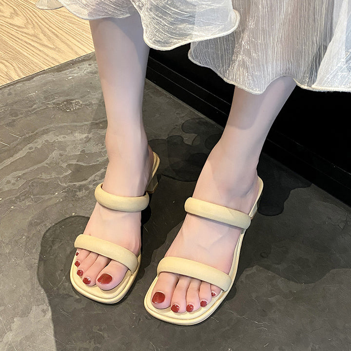 Dame slippers med elegant blokhæl og komfortabel remdesign Stilla