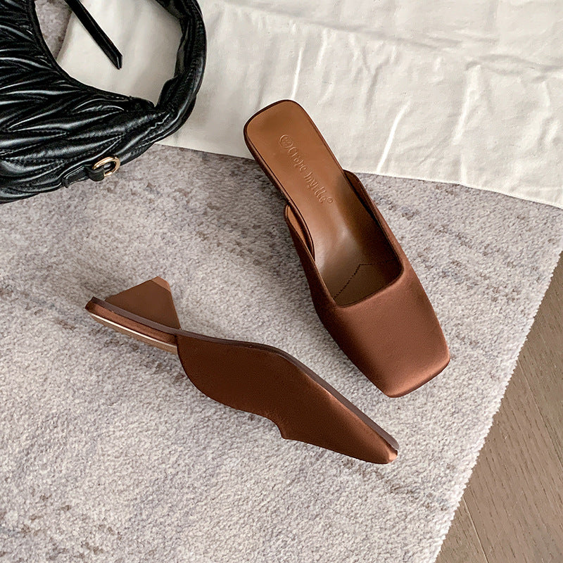 Dame elegante Sling-Mules med højkvalitets satin-overdel og trendy firkantet tå-design Stilla