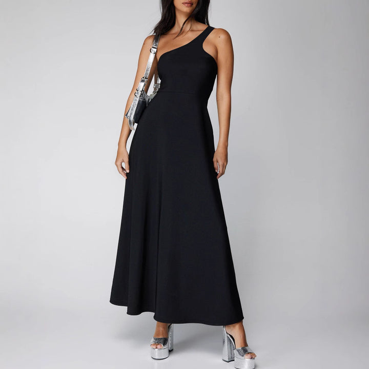 Dame Maxi-kjole med asymmetrisk snit og elegant flare Stilla
