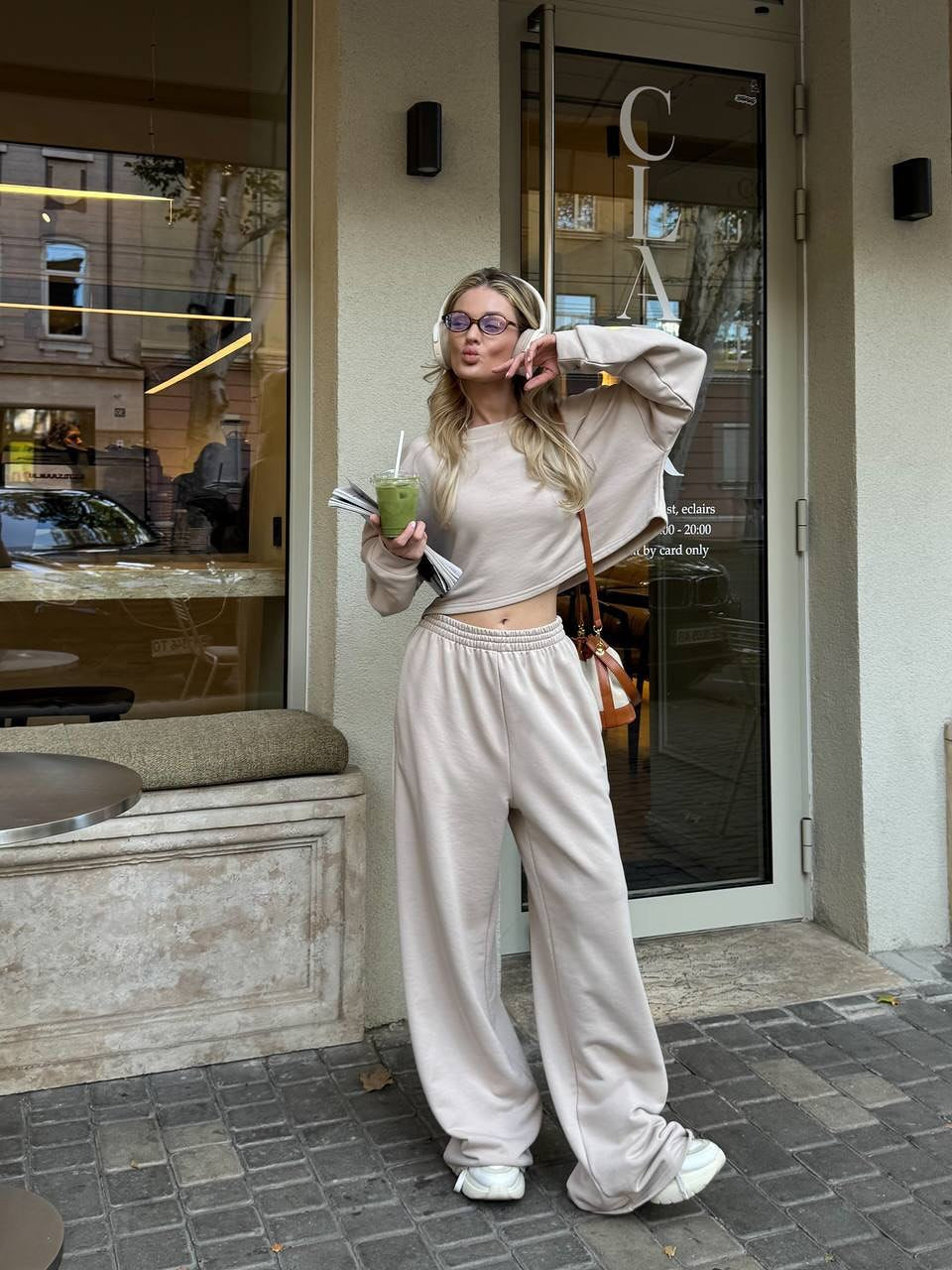 Kvinder casual to-delt sæt med løs top og komfortable palazzo bukser Skovae