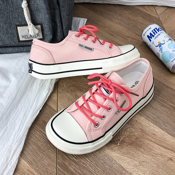 Dame Sneakers i en afslappet retro-look med kontrasterende snørebånd og opbøjelig gummisål Stilla