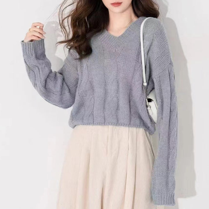 Kvinders strikket sweater med fletmønster og V-hals Stilla