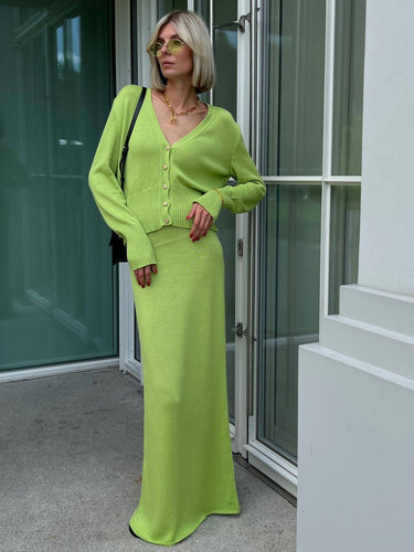 Dame Lang Strikkjole med elegante knapdetaljer og høj krave Stilla