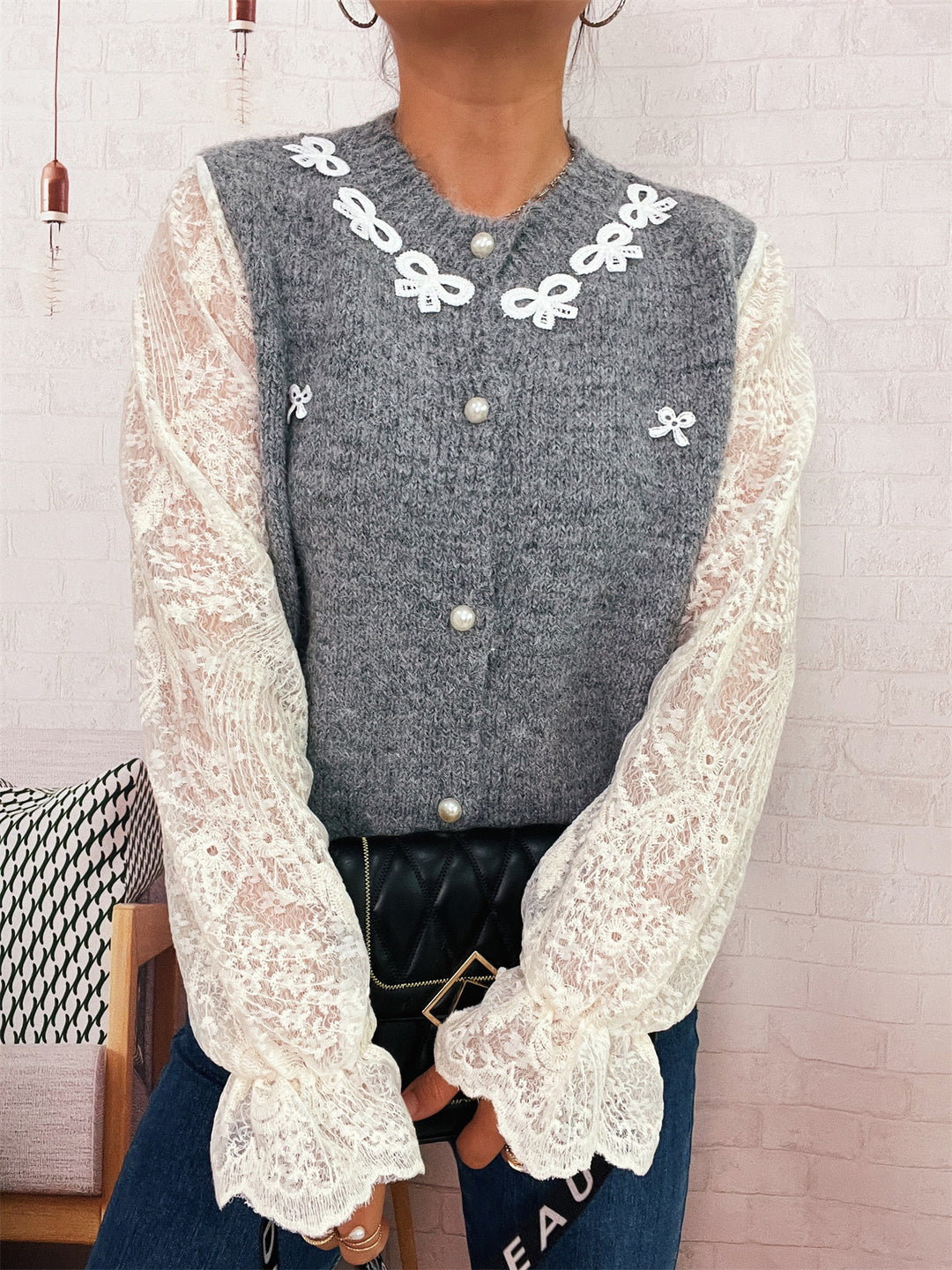 Kvindernes cardigan med elegant lace og perle-beklædte knapper Stilla