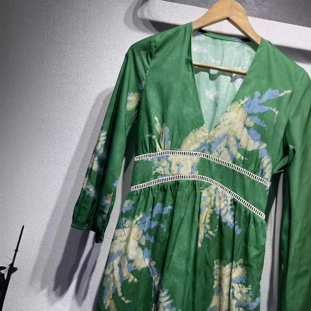 Dame Maxikjole med smagfuld V-udskæring og elegant rynkning Stilla