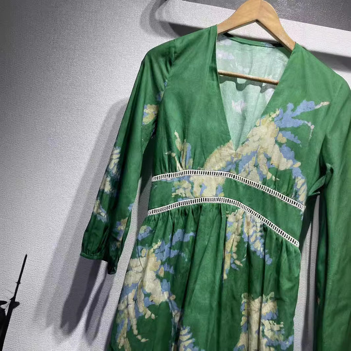 Dame Maxikjole med smagfuld V-udskæring og elegant rynkning Stilla