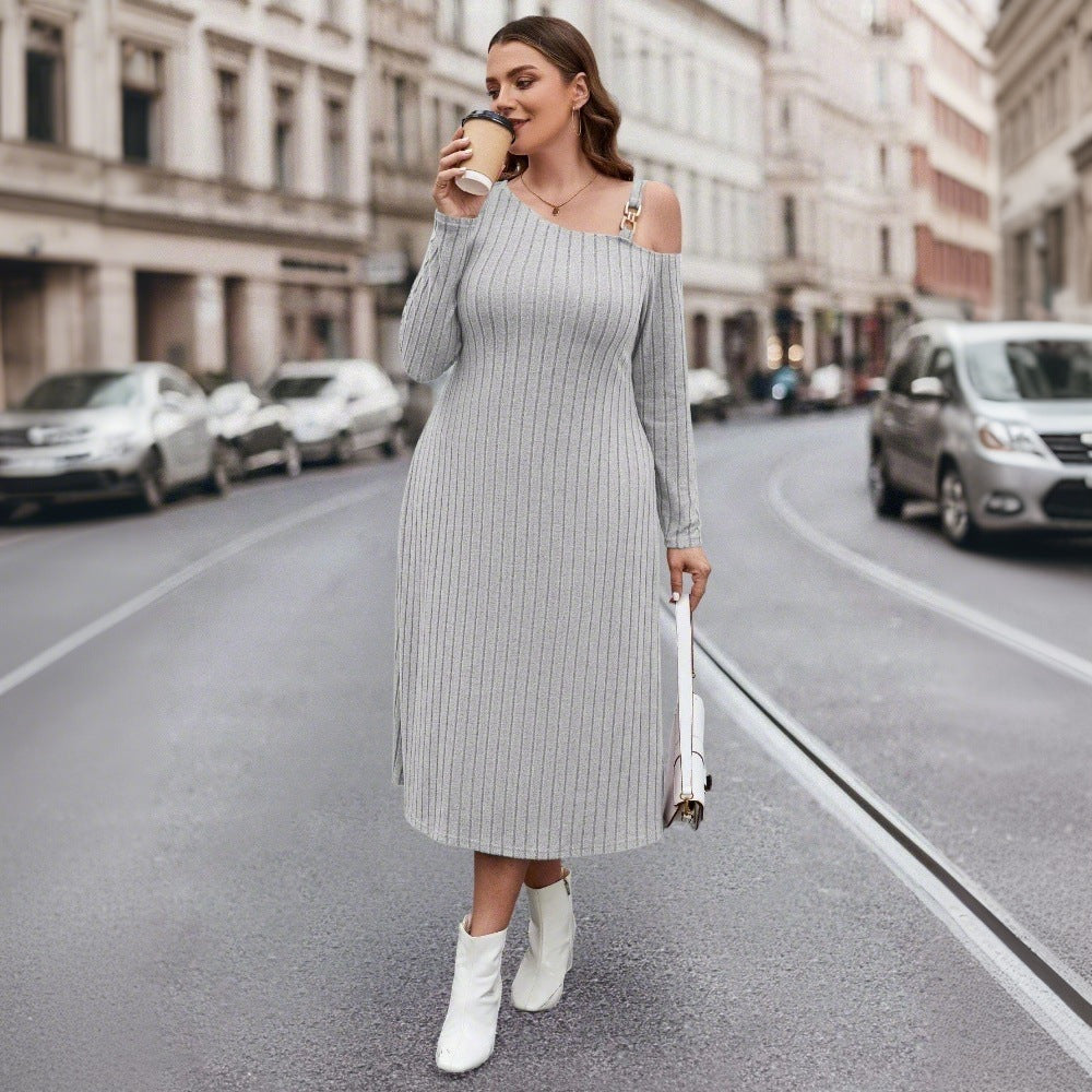 Dame off-shoulder strik kjole med elegant ribstruktur og asymmetrisk kant Stilla