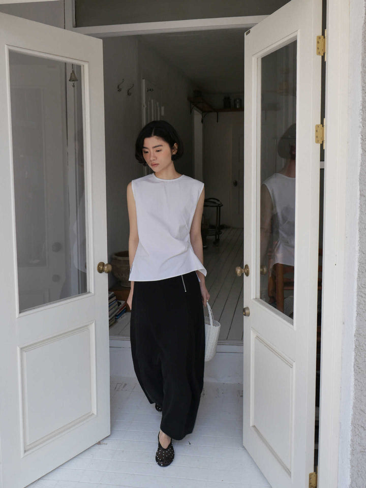 Dame stilfuld ærmeløst top med elegant draperingselement Stilla