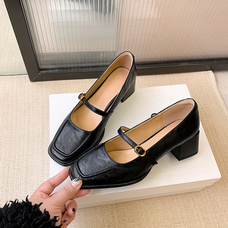 Dame Mary Jane Pumps med elegant blokhæl og moderne rem Stilla