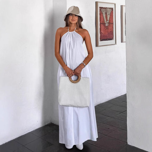 Dame Lang sommerkjole med elegant halterdesign og flydende snit Stilla