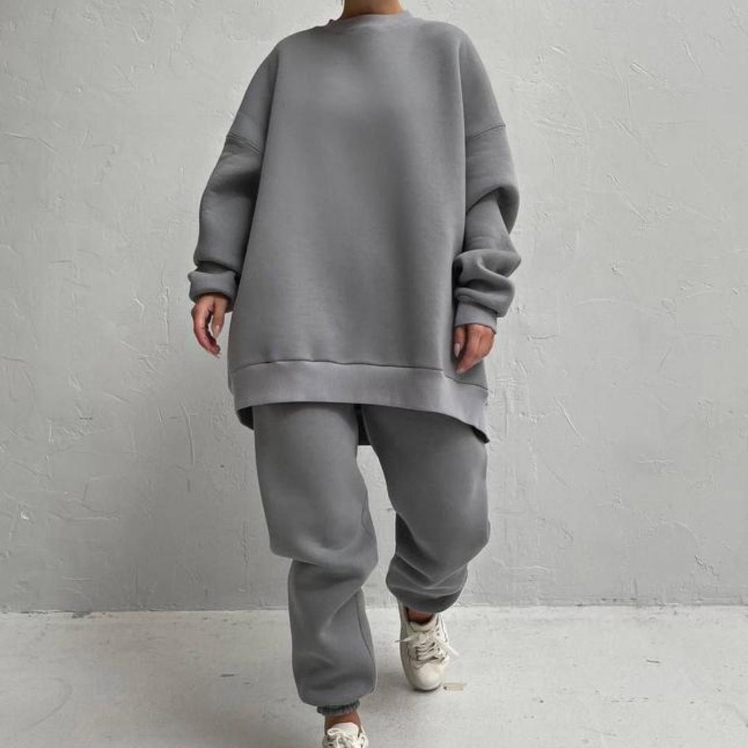 Kvindernes komfortable oversized loungewear sæt med høj krave og elastiske manchetter