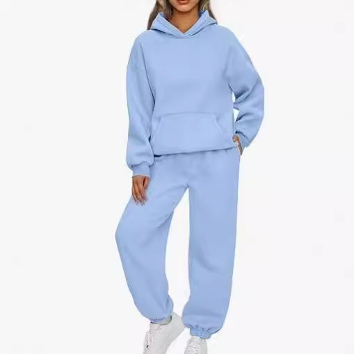Kvindernes komfortable hoodie sæt lavet af materiale af høj kvalitet med praktiske lommer Skovae