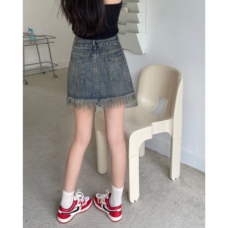 Kvinder's denim shorts med flagrende kant og høj talje