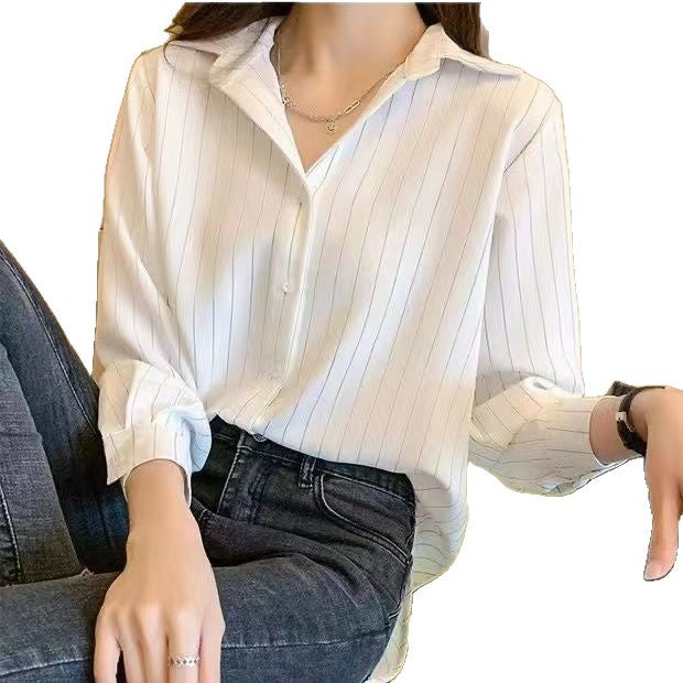Damebluse med fint stribet mønster og slagkrave Stilla
