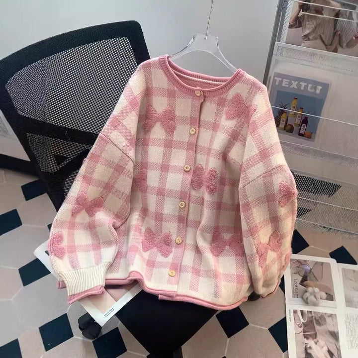 Kvindernes oversized cardigan med ternet mønster og hjerteapplikationer Stilla