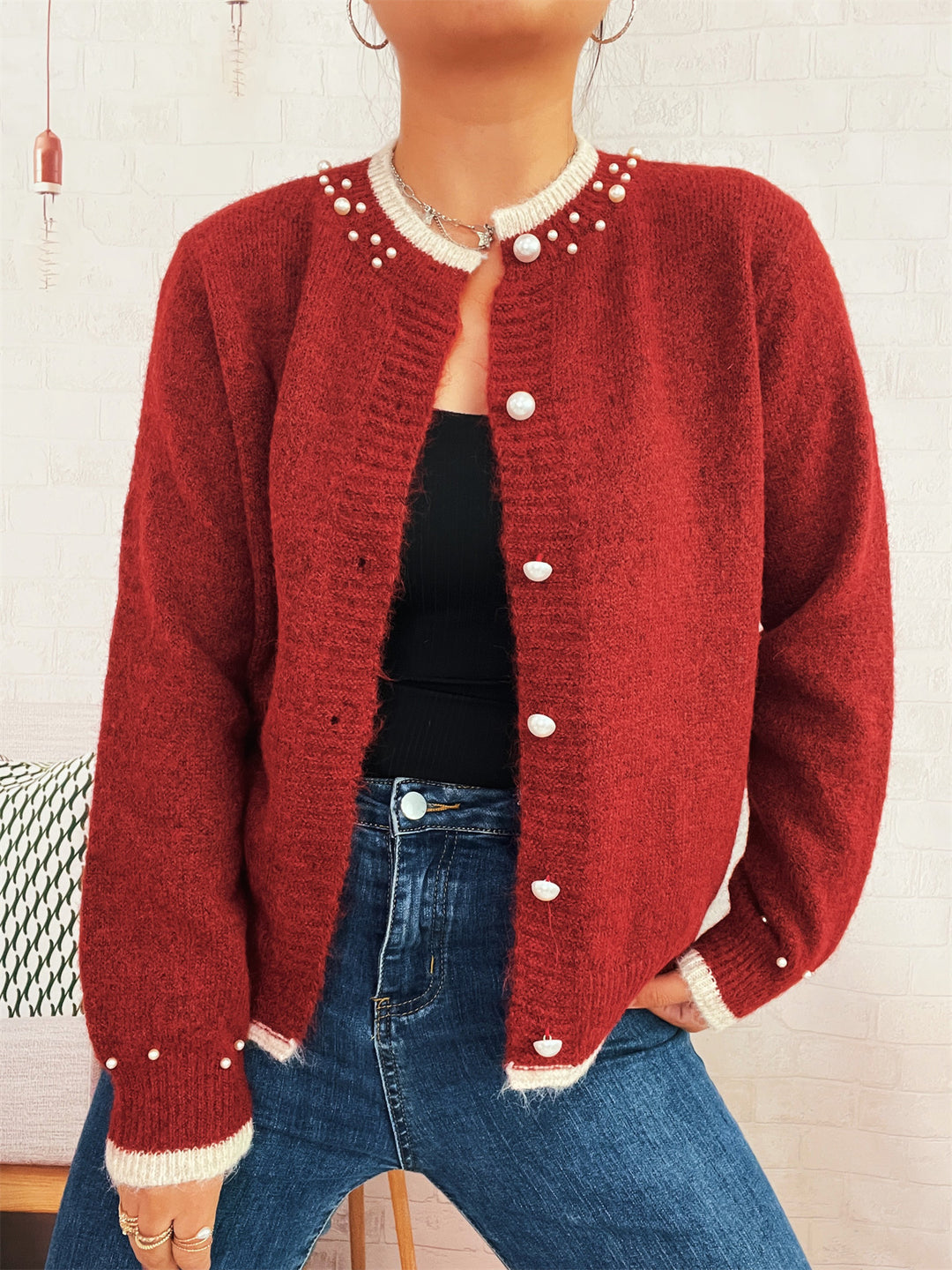 Damer elegant cardigan med dekorative knapdetaljer og perleudsmykninger Stilla