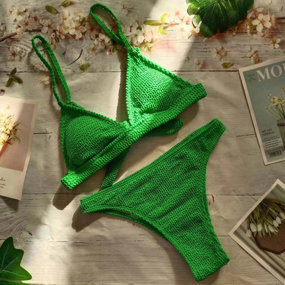 Dame flettet triangle-bikini med komfortabel pasform og mode detaljer Stilla