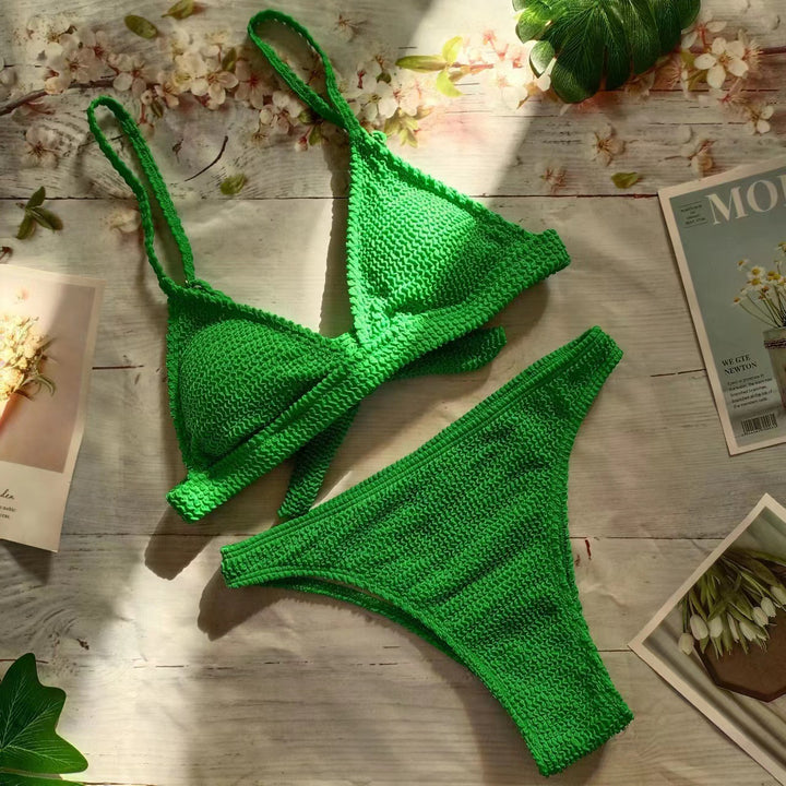 Dame flettet triangle-bikini med komfortabel pasform og mode detaljer Stilla