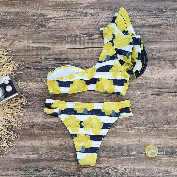 Dame bikini-sæt med voluminøse flæser og spændende blomstermønster Stilla