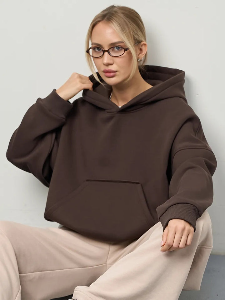 Dame oversized hoodie med kængurulomme og elastiske manchetter