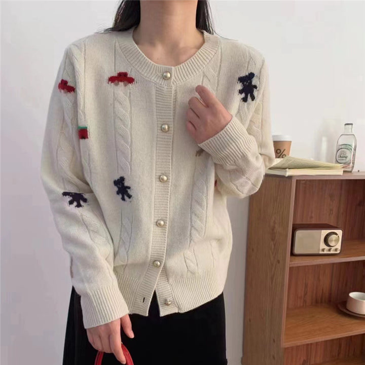 Kvinders hyggelige strikkede cardigan med legende design og praktiske knapper Stilla