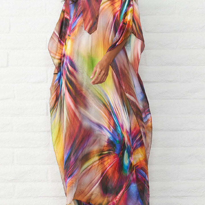 Dame Kaftan med farverigt abstrakt design og bred svingende snit Stilla