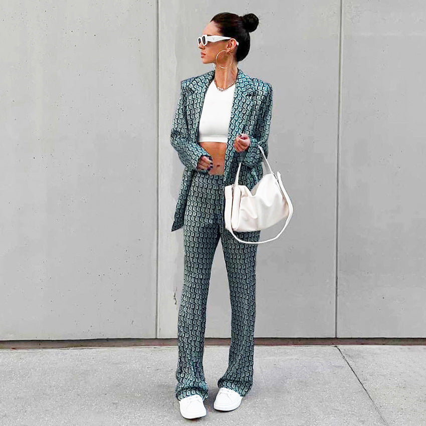 Dame blazer-bukser-kombination med moderne mønster og elegant snit Stilla